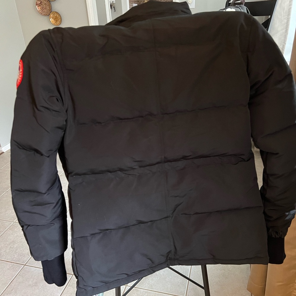 Canada Goose Women’s Black Puffer Jacket - Picture 9 of 10